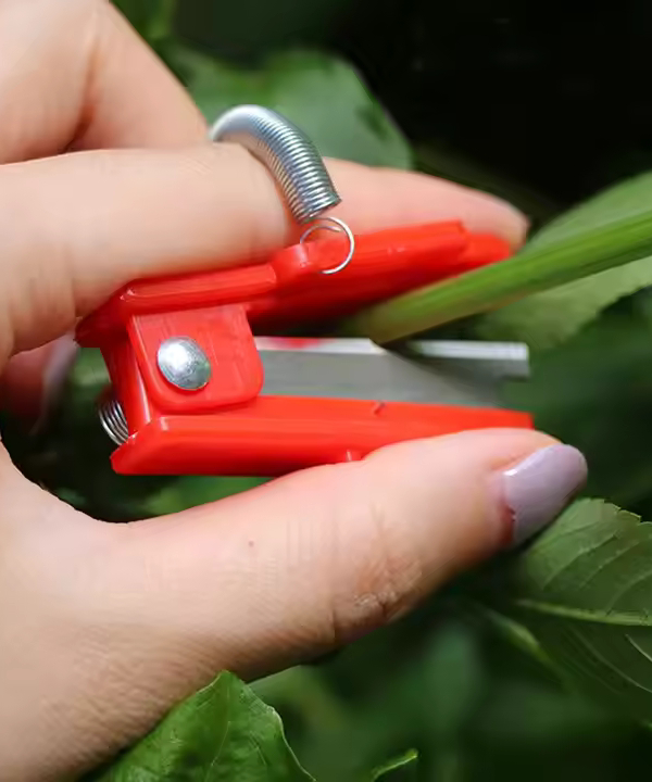 Thumb Knife for Garden Finger Knife cutter